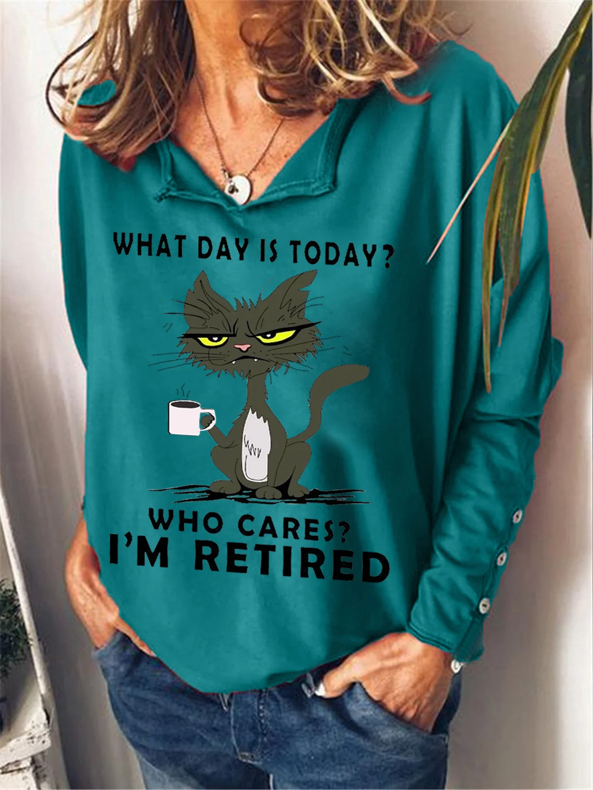 Women Funny What Day Is Today Who Cares I‘m Retired Black Cat Text Letters Sweatshirt