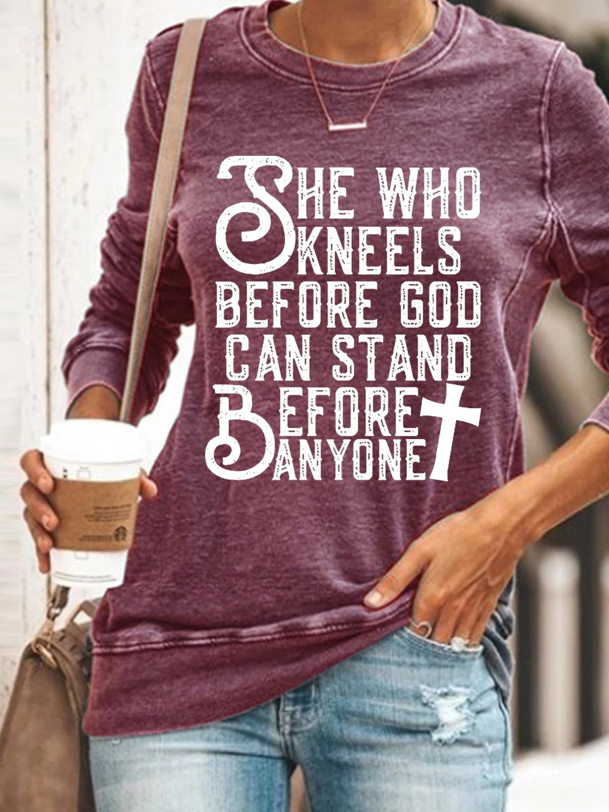 Women She Who Kneels Before God Can Stand Before Anyone Simple Regular Fit Sweatshirt