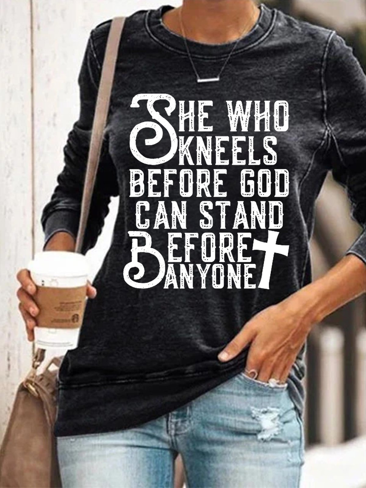 Women She Who Kneels Before God Can Stand Before Anyone Simple Regular Fit Sweatshirt