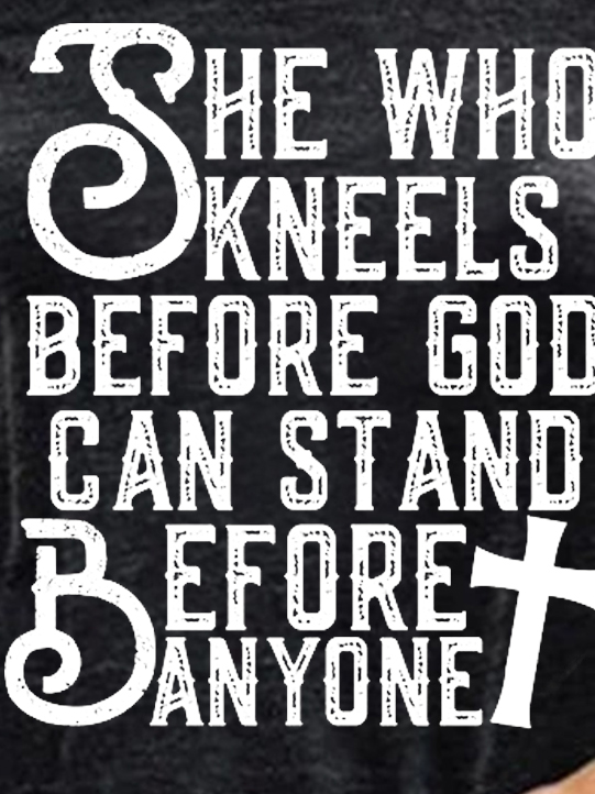 Women She Who Kneels Before God Can Stand Before Anyone Simple Regular Fit Sweatshirt