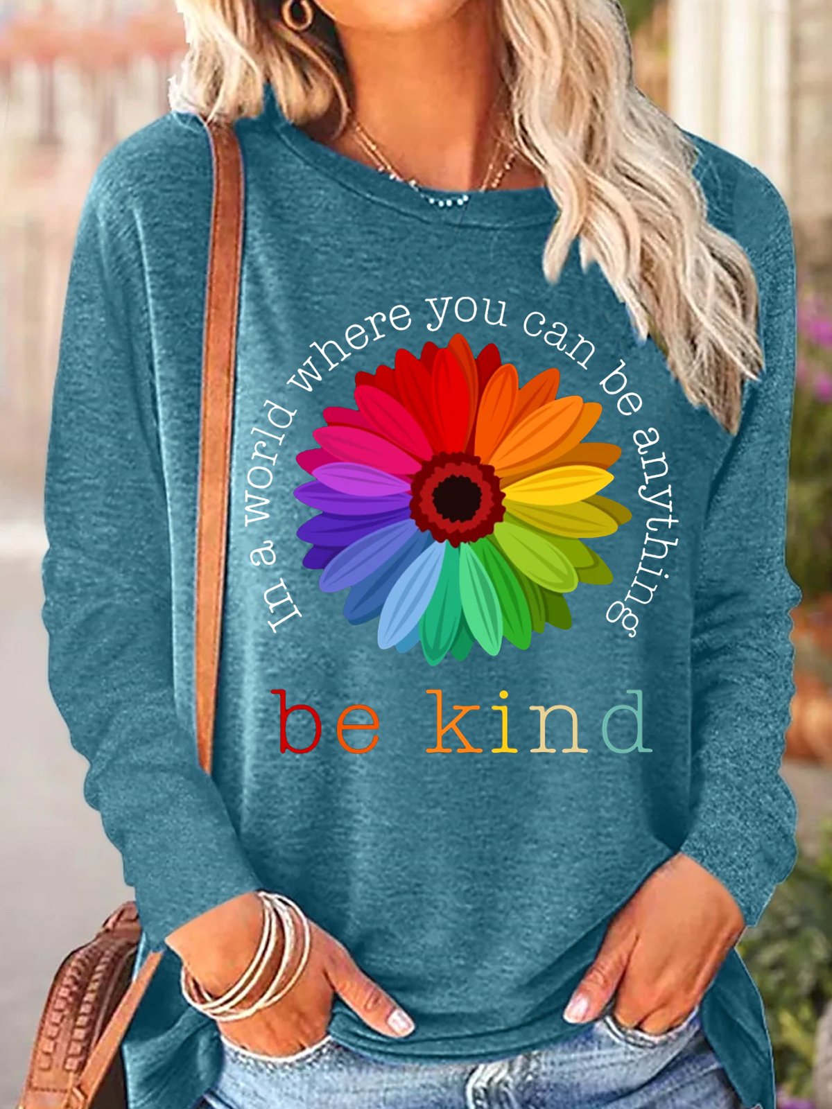 Women's Daisy In A World Where You Can Be Anything Be Kind Vintage Long Sleeve T-shirt