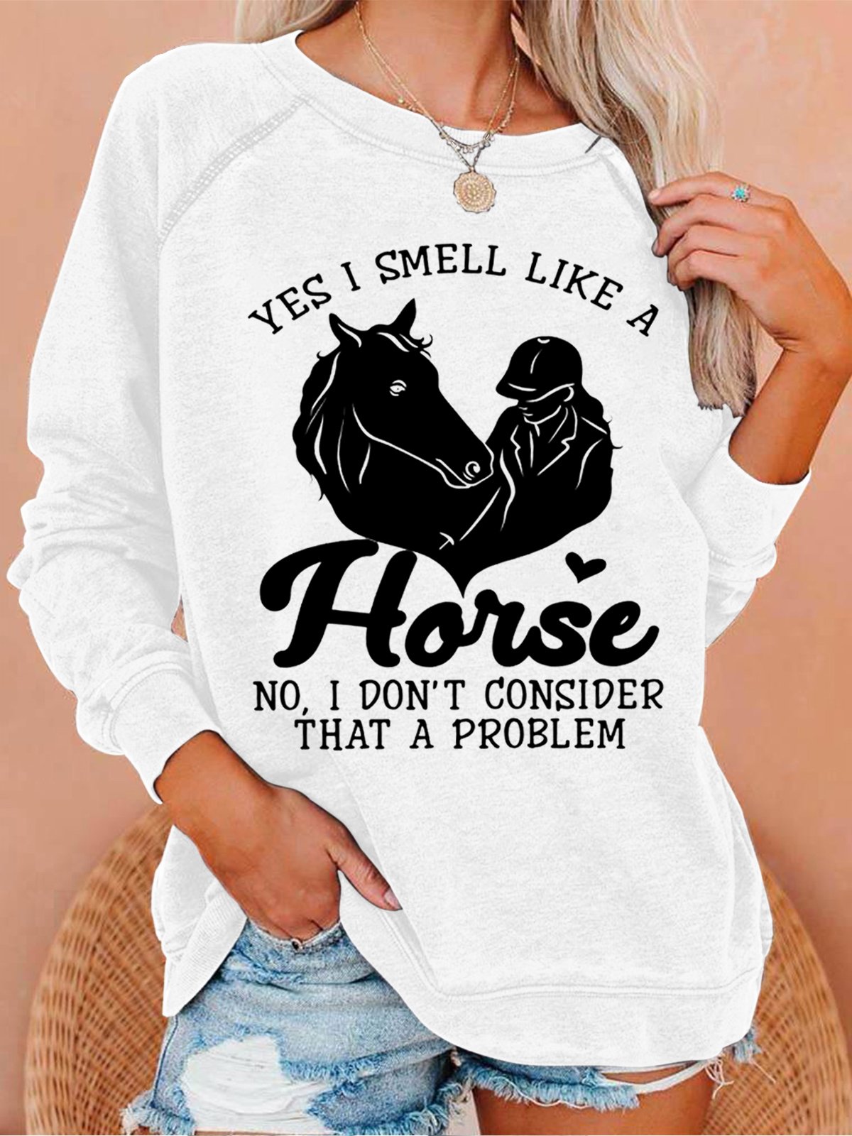 Women‘s Horse Yes I Smell Like A Horse No I Do Not Consider That A Problem Loose Simple Sweatshirt