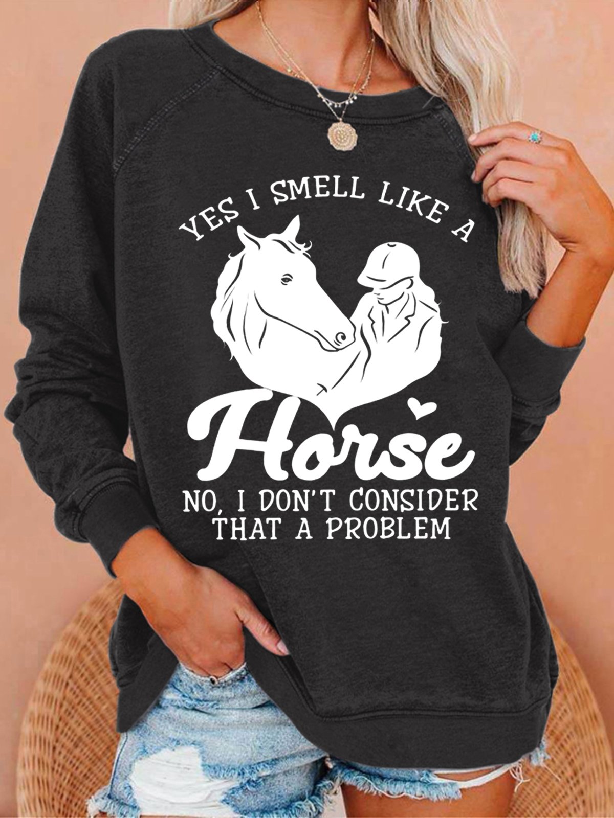 Women‘s Horse Yes I Smell Like A Horse No I Do Not Consider That A Problem Loose Simple Sweatshirt