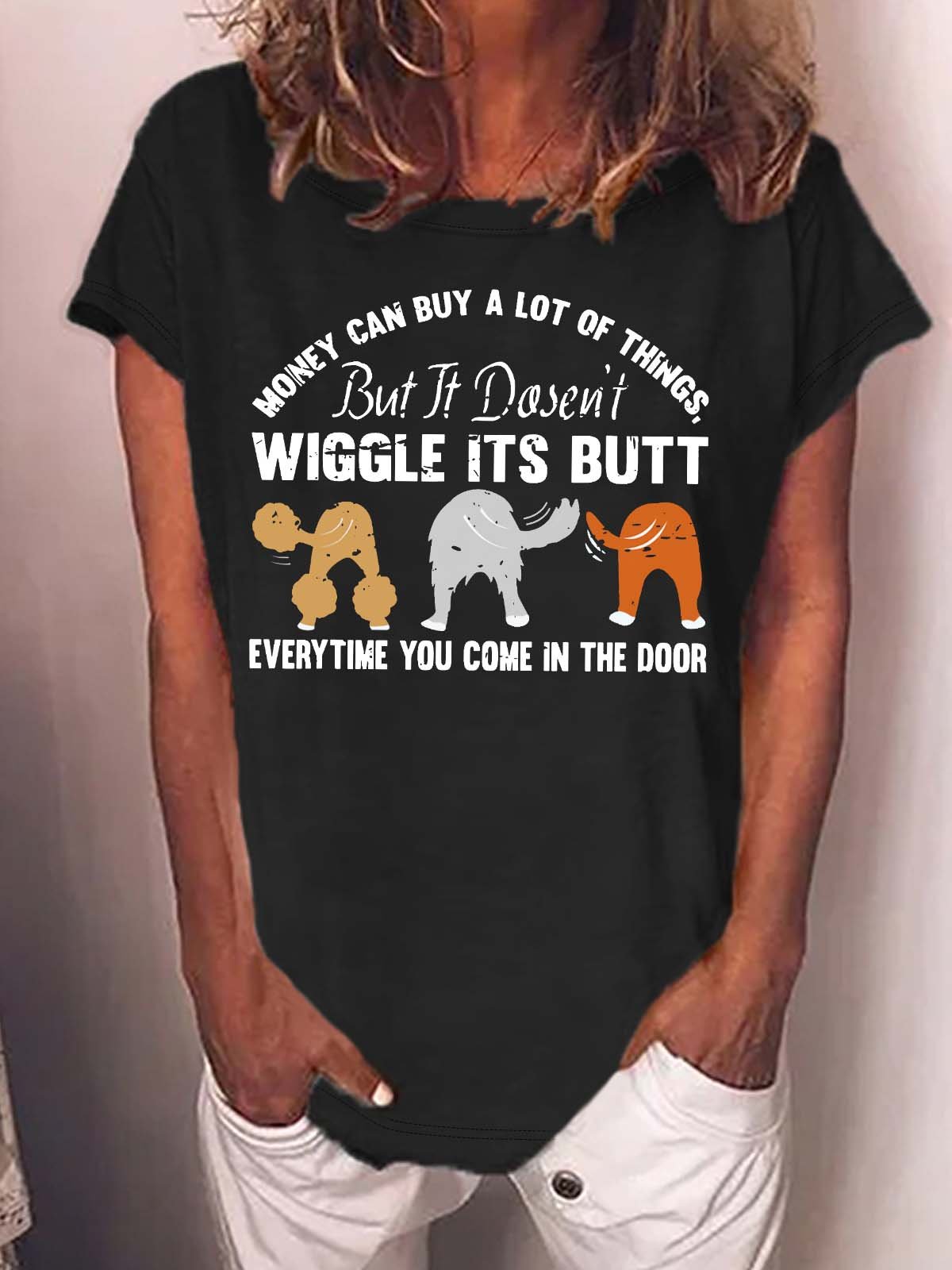 Women’s Money Can Buy A Lot Of Things But It Dosen’t Wiggle Its Butt Everytime You Come In The Door Text Letters Crew Neck Casual Cotton T-Shirt