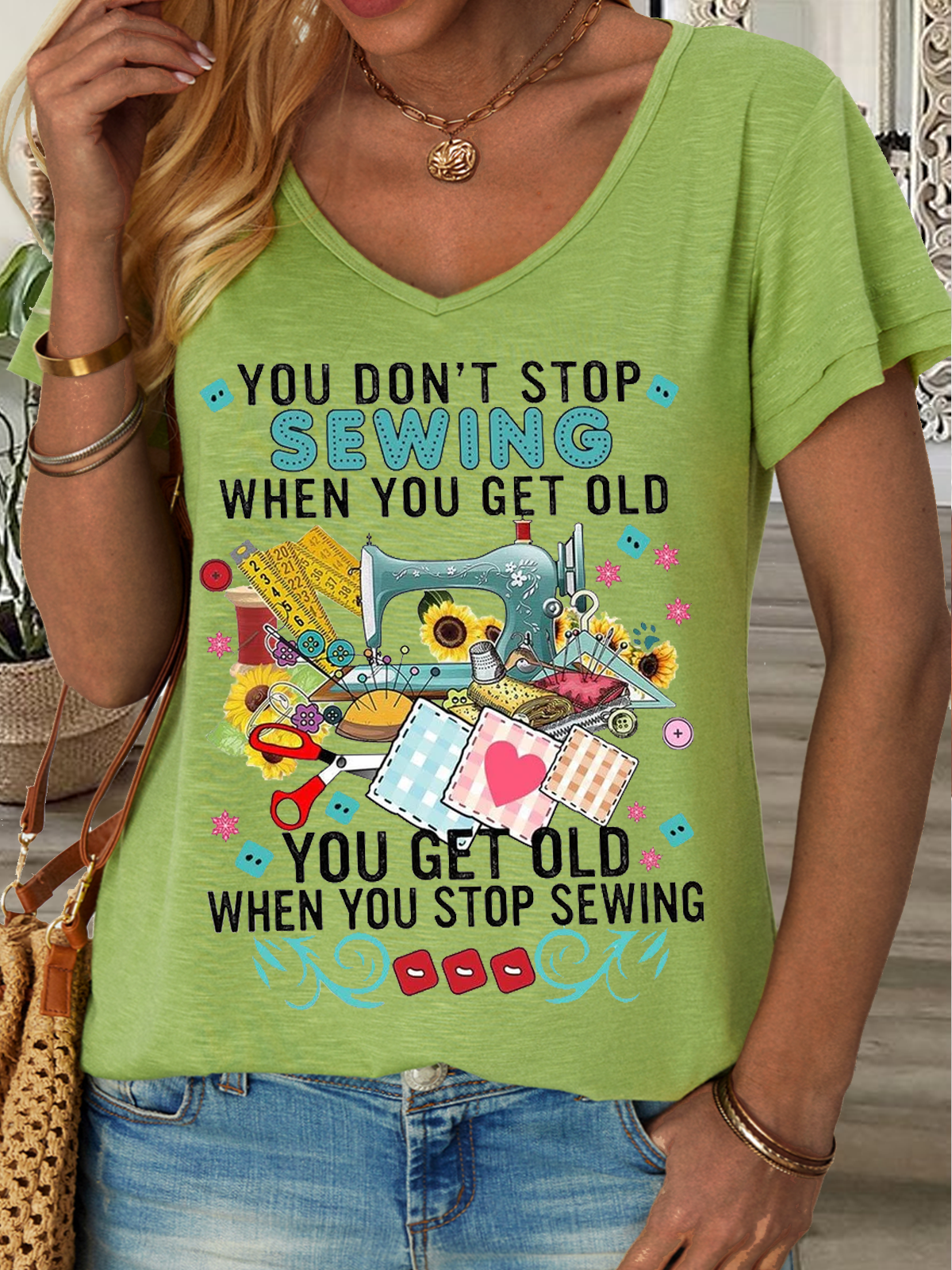 Women‘s Funny Word You Don't Stop Sewing When You Get Old Text Letters Loose Simple T-Shirt