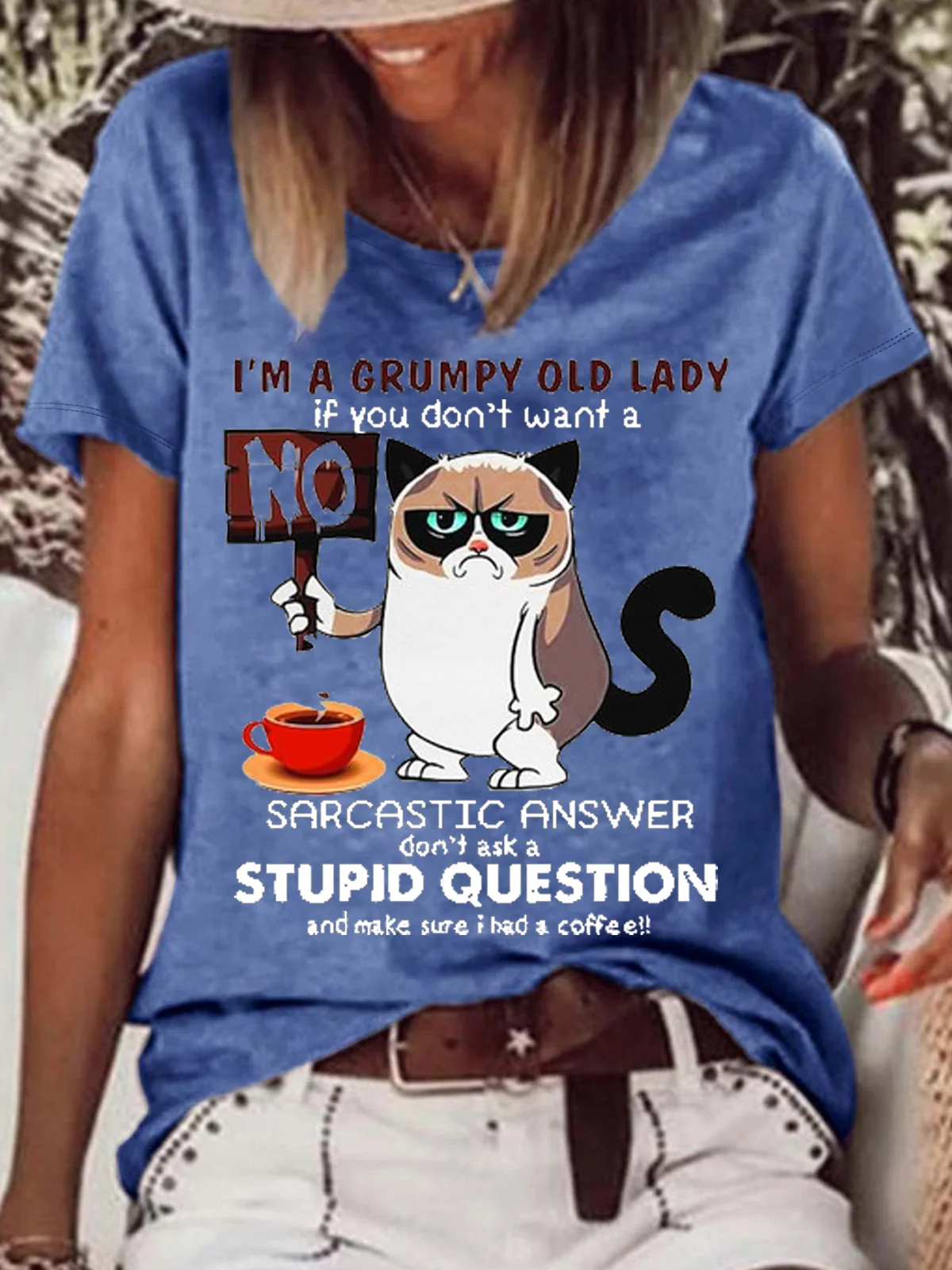 Women‘s Funny Cat I’m A Grumpy Old Lady If You Don’t Want A Sarcastic Answer Don’t Ask A Stupid Question And Make Sure I Had A Coffee T-Shirt