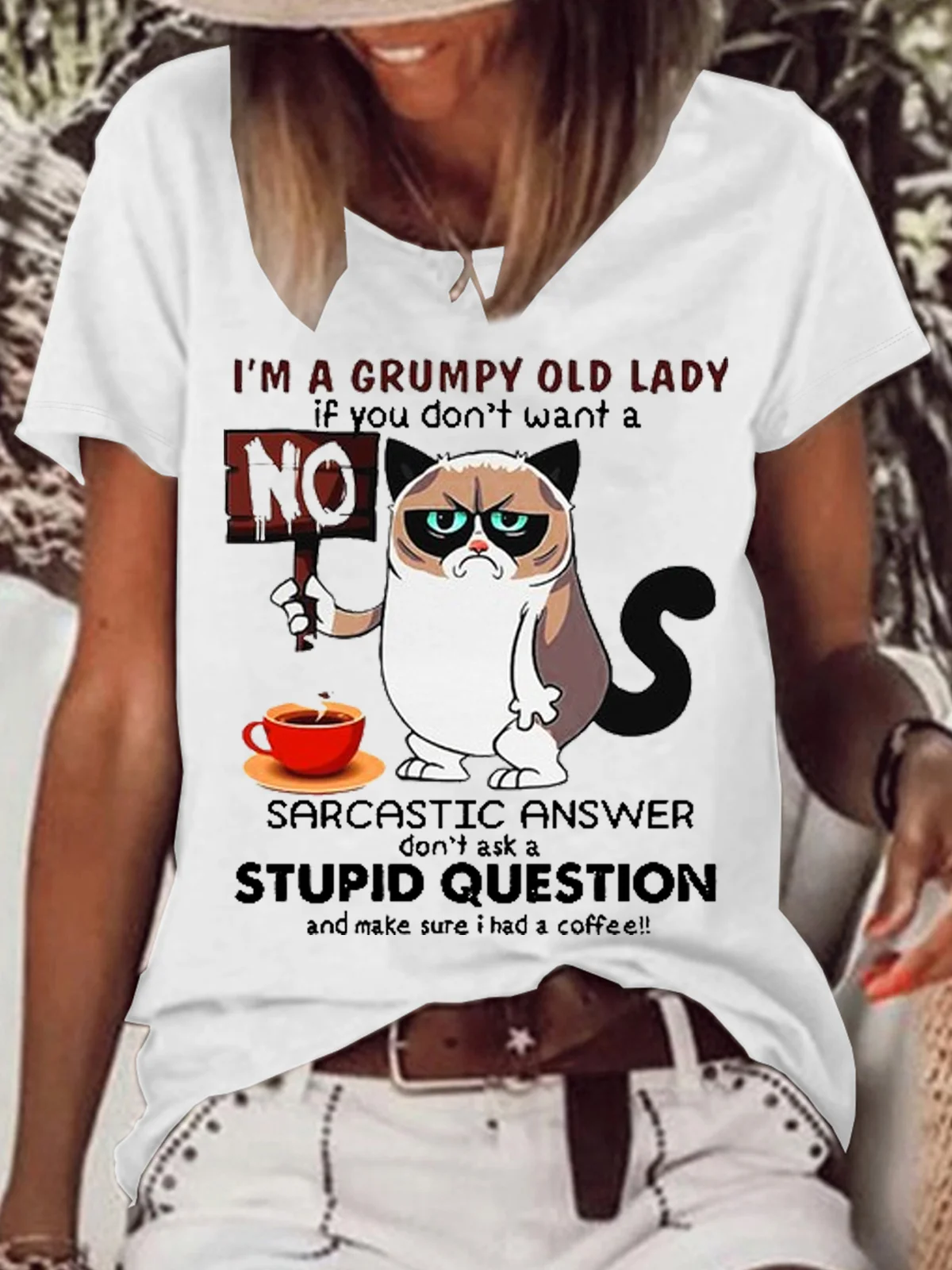 Women‘s Funny Cat I’m A Grumpy Old Lady If You Don’t Want A Sarcastic Answer Don’t Ask A Stupid Question And Make Sure I Had A Coffee T-Shirt