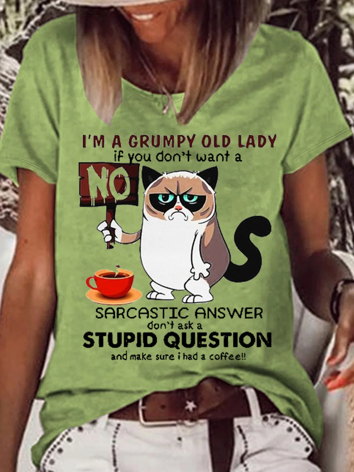 Women‘s Funny Cat I’m A Grumpy Old Lady If You Don’t Want A Sarcastic Answer Don’t Ask A Stupid Question And Make Sure I Had A Coffee T-Shirt