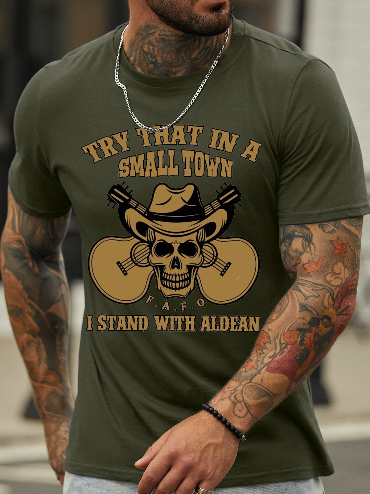TRY THAT IN A SMALL TOWN I STAND WITH ALDEAN Men's Crew Neck Loose Casual T-Shirt
