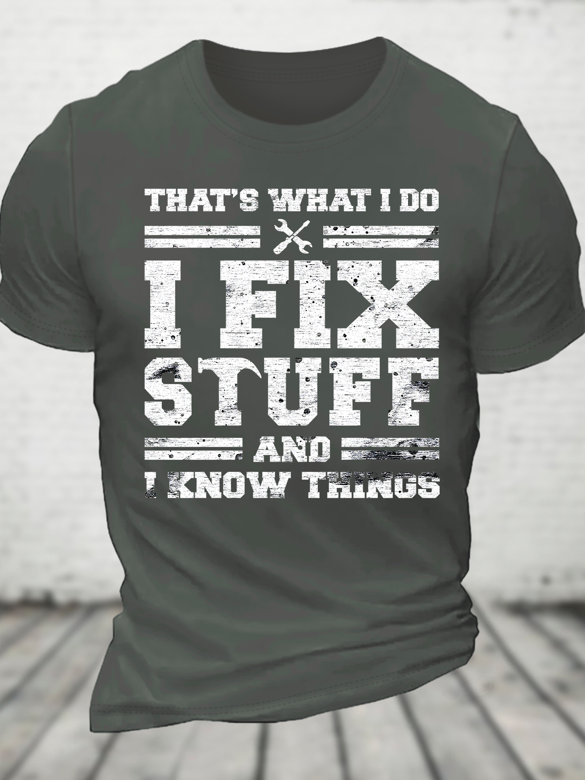 That's What I Do I Fix Stuff And I Know Things Cotton T-shirt