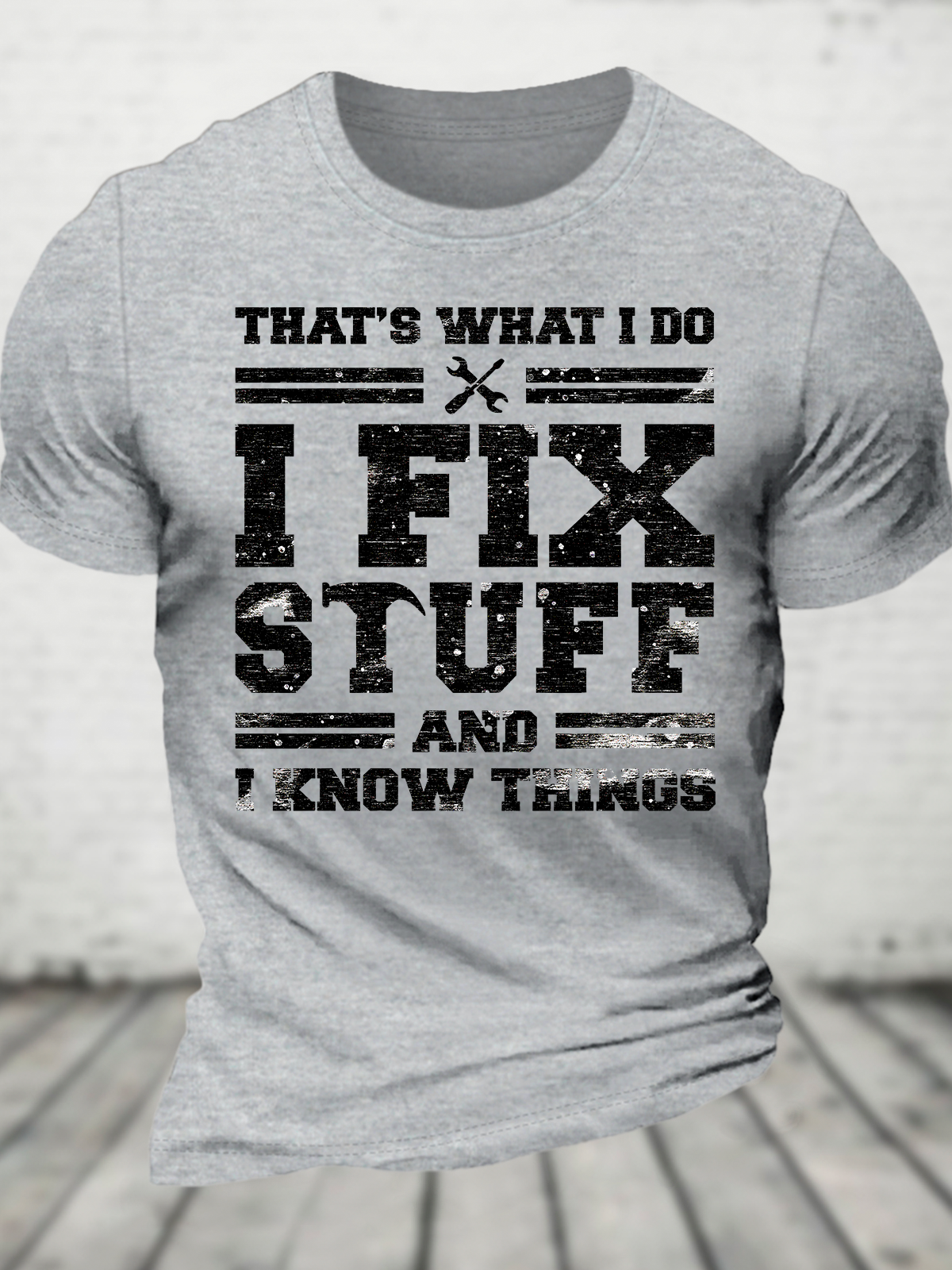 That's What I Do I Fix Stuff And I Know Things Cotton T-shirt