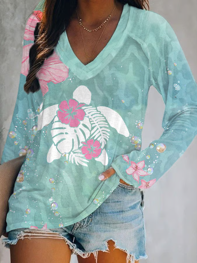 Women's Maui Lahaina Turtle Print V-Neck Top