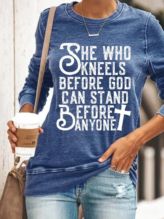 Women She Who Kneels Before God Can Stand Before Anyone Simple Regular Fit Sweatshirt