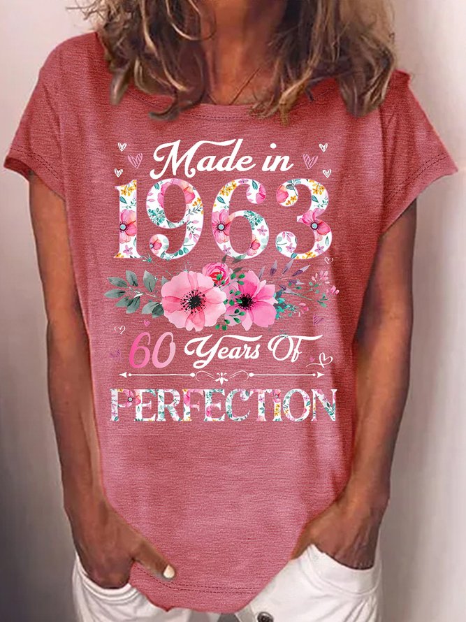 Women's 60 Year Old Made In 1963 Floral 60th Birthday Gifts Casual T-Shirt