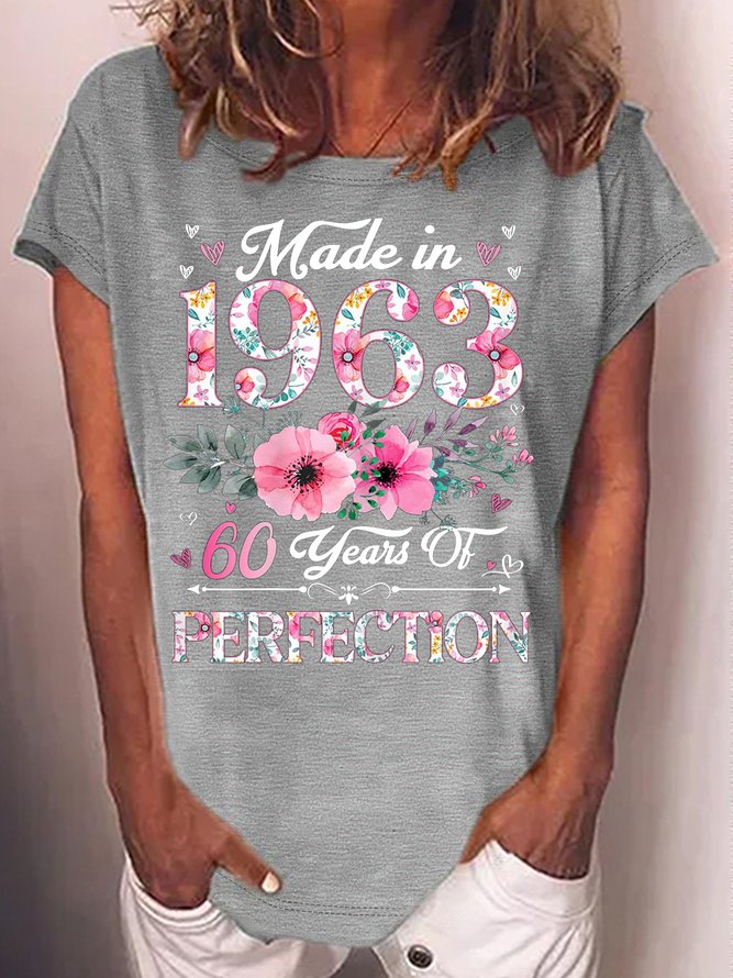 Women's 60 Year Old Made In 1963 Floral 60th Birthday Gifts Casual T-Shirt