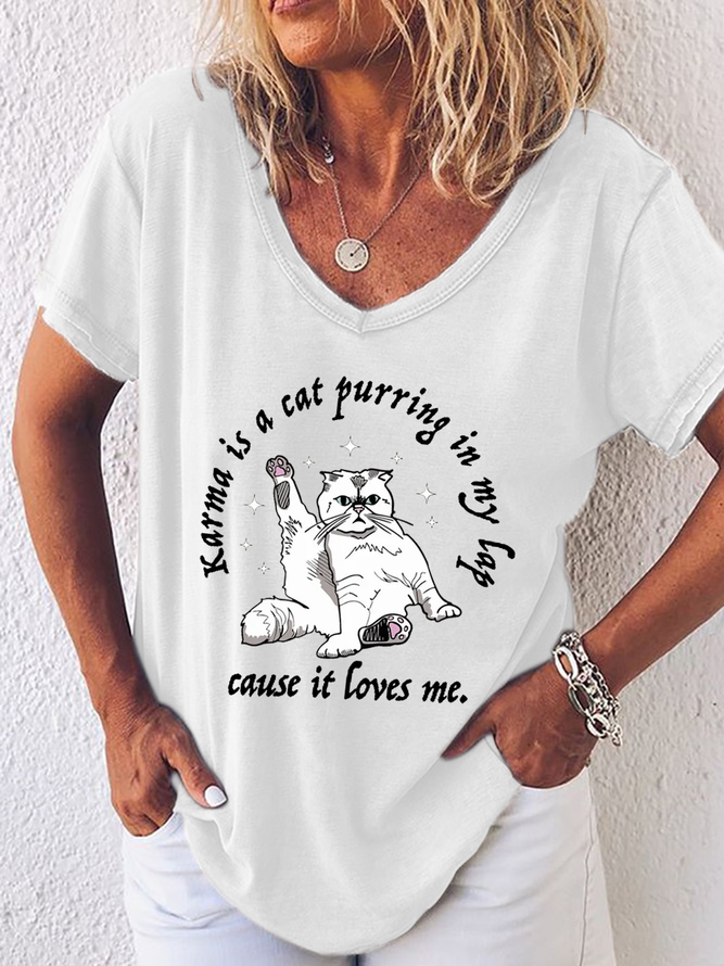 Women's Funny Cat Lover Karma Is a Cat Purring In My Lap Cause It Loves Me V Neck Simple Cat T-Shirt