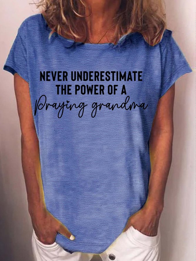 Women's Never Underestimate The Power Of A Praying Grandma Letters T-Shirt